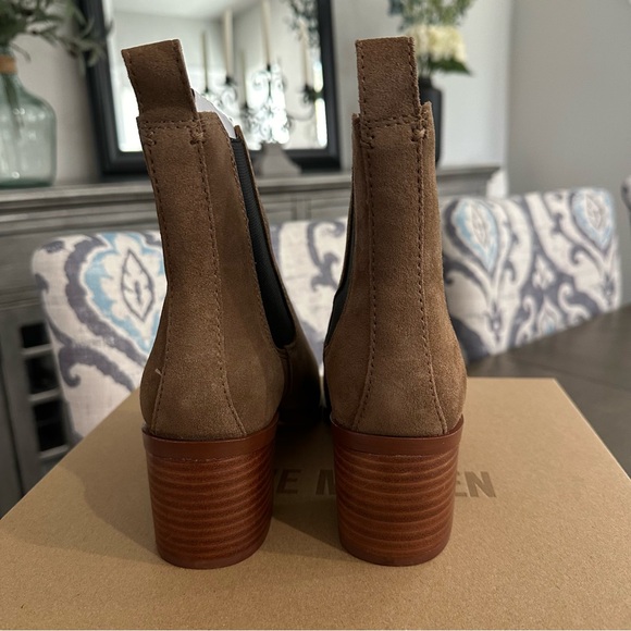 NWT Steve Madden Rhiannon Chelsea Boot Women’s Size 6 Cognac Brown Suede - Picture 6 of 12
